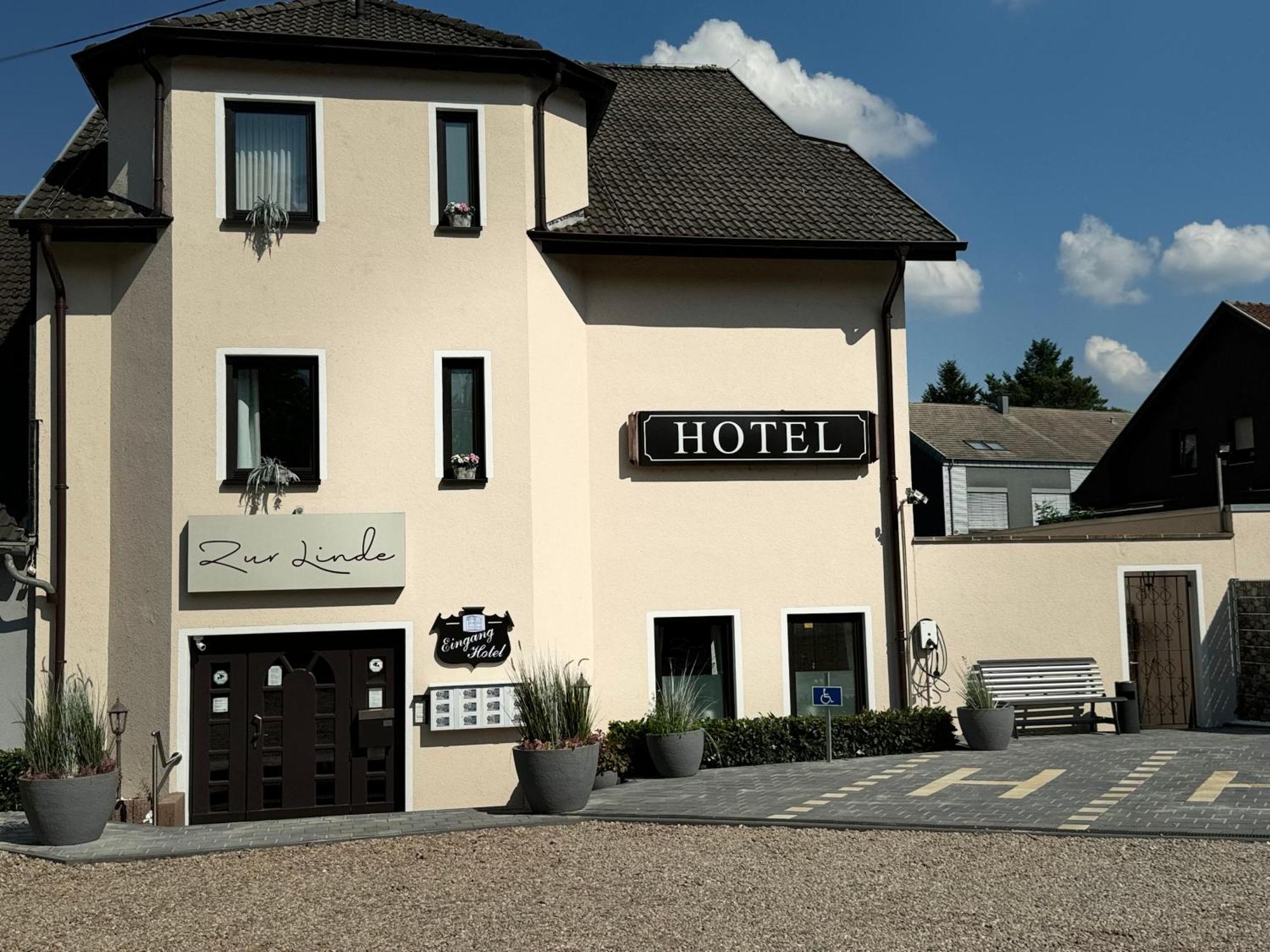 Hotel Zur Linde Saarlouis Kültér fotó